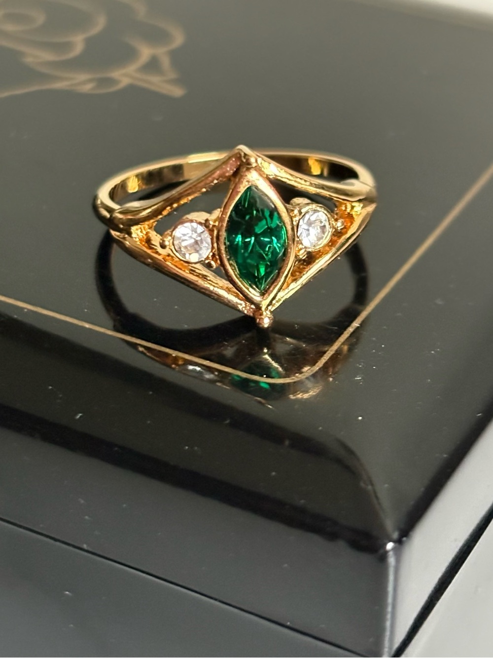 Vintage 1995 Avon Emerald Marquise Rhinestone Gold Plated Ring Size 8.5